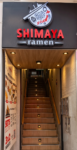 Entrada y escalera de Shimaya Ramen San José en Jesús María, Lima