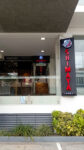 Fachada vertical de Shimaya Ramen La Aurora en Miraflores, junto al local vecino número 315